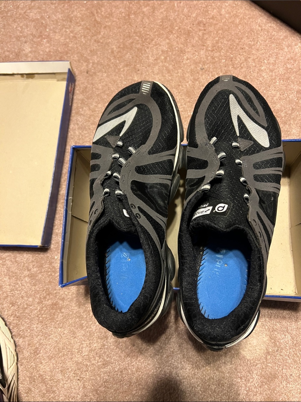Brooks Men's Black and Gray Athletic Running Shoes